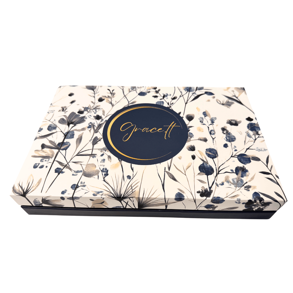 Elegantiška Grace.lt dovanų dėžutė su gėlėtu dizainu – lino užvalkalų pakuotė