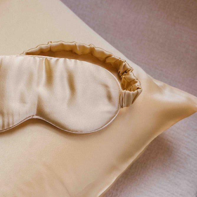 Šilkinis pagalvės užvalkalas 100% Mulberry šilkas 19 mom Auksinė su šilkiniais miego akiniais – prabangus rinkinys komfortiškam miegui.