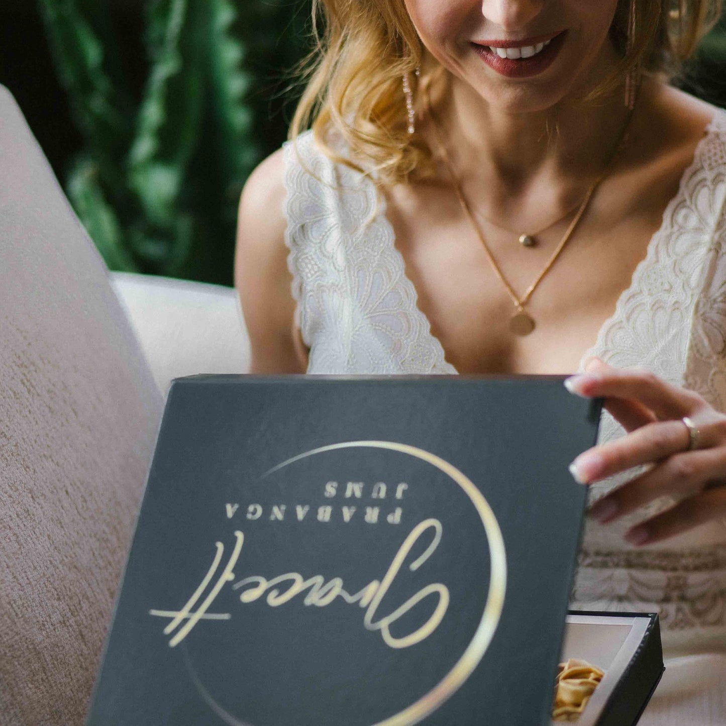 Elegantiška magnetinė dėžutė – šilkinis pagalvės užvalkalas 100% Mulberry šilkas