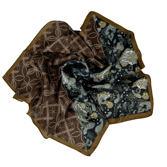 Šilkinė skarelė 53×53, rudos ir juodos spalvos, paisley ir geometrinis raštas, dekoratyviai sulankstyta