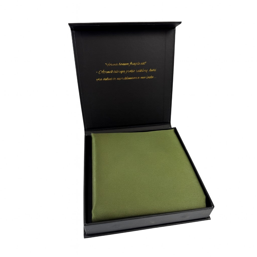 Samanų žalias šilko pagalvės užvalkalas prabangioje juodoje dovanų dėžutėje