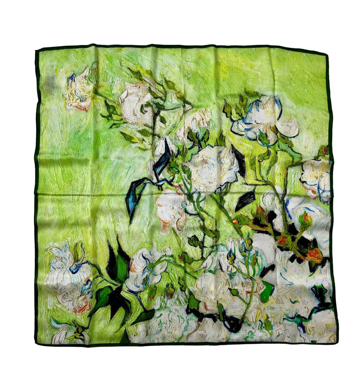 Šviesiai žalia 100 % Mulberry šilko skarelė 65x65 cm – visas tapytų baltų rožių raštas su tamsiai žaliu krašteliu